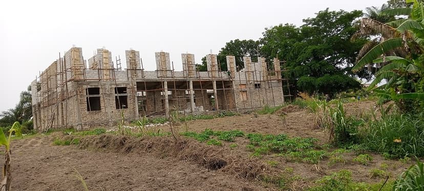 Chantier de construction d'un bâtiment à Kisangani, en RD Congo